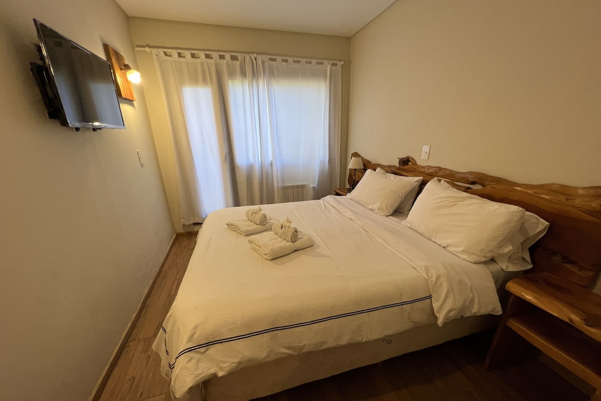 Basic Room, 1 Queen Bed | In-room safe, free cots/infant beds, free WiFi, individually decorated