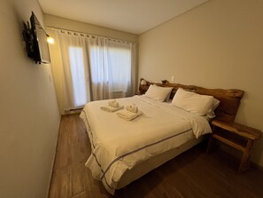 Basic-værelse - 1 queensize-seng | Pengeskab på værelset, individuelt design, individuel indretning