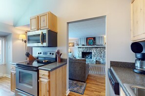 Fridge, microwave, oven, stovetop - Revamped condo at base of Sugar Mountain w/covered balcony and stone fireplace (Sugar Mountain)