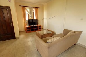 Flat-screen TV - #124 Cozy room with kitchen in Ubud (Ubud)