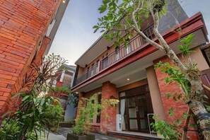 Exterior detail - #124 Cozy room with kitchen in Ubud (Ubud)