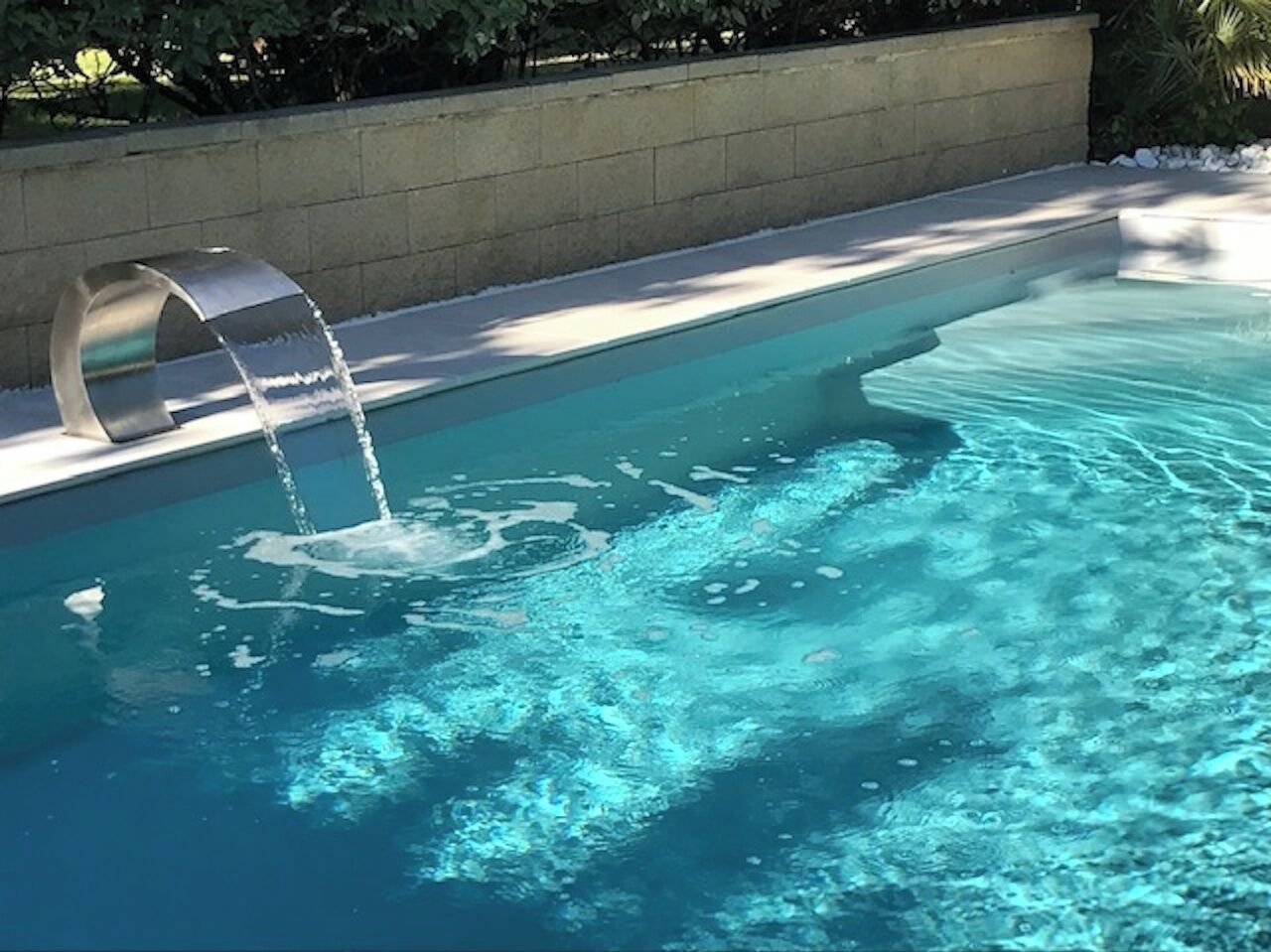 Alberca al aire libre y alberca climatizada