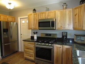 Fridge, microwave, oven, stovetop - Whiteface Mtn/Wilmington, NY~~Hot Tub, Gas Fireplace, 2 Minutes to Whiteface!! (Wilmington)
