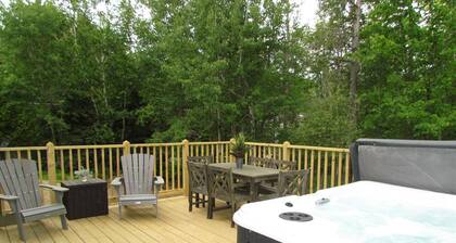 Whiteface Mtn/Wilmington, NY~~Hot Tub, Gas Fireplace, 2 Minutes to Whiteface!!
