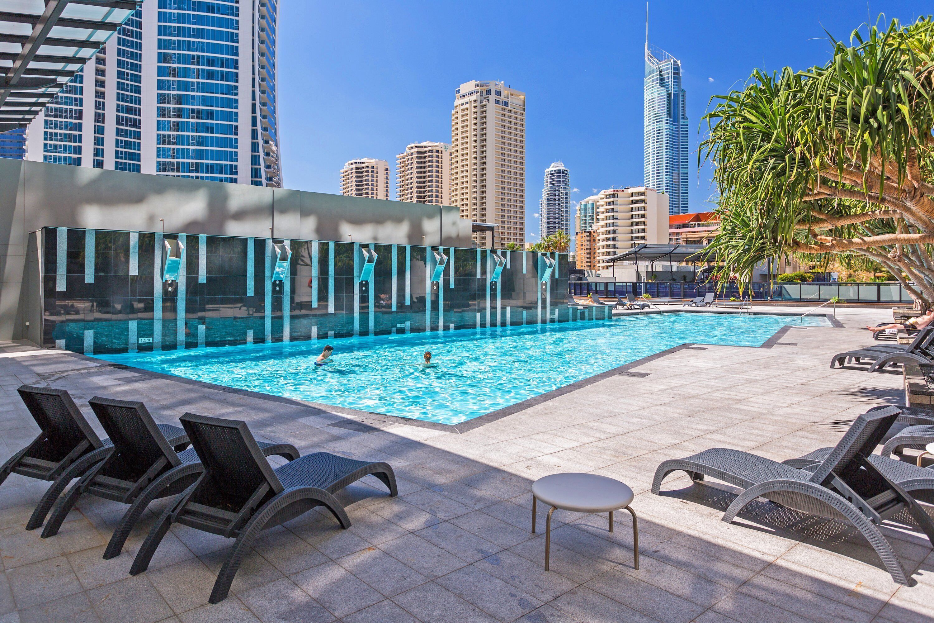 Circle on Cavill Ocean & River Views — image 3
