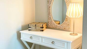 1 bedroom, desk, iron/ironing board, free WiFi