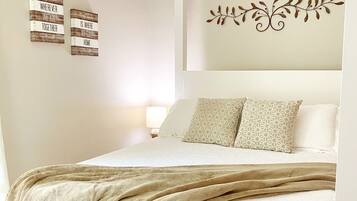 1 bedroom, desk, iron/ironing board, free WiFi