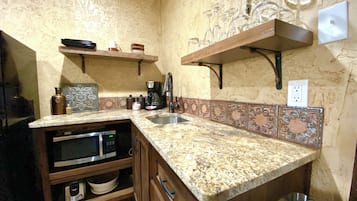 Refrigerador, microondas y cafetera y tetera