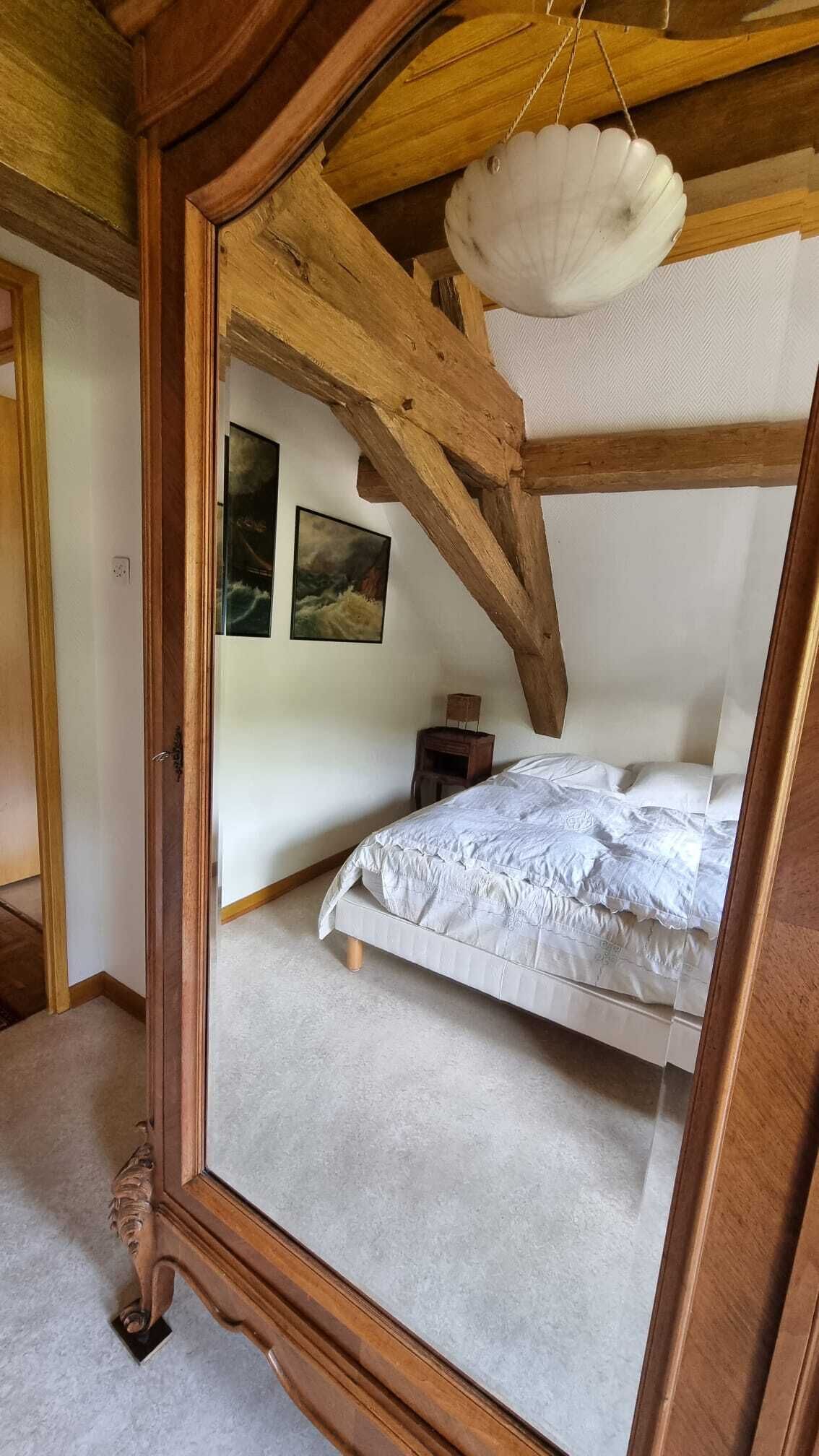 3 habitaciones, tabla de planchar con plancha, wifi y ropa de cama 