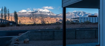 BRAND NYTT Mountain View House w / privat badtunna!