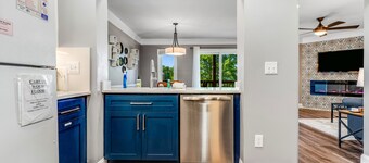 Slopeside condo in gate community w/remodeled balcony & fireplace