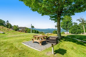 Outdoor dining - Slopeside condo in gate community w/remodeled balcony & fireplace (Sugar Mountain)
