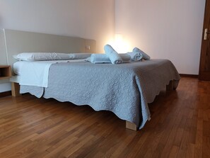 4 bedrooms, iron/ironing board, travel cot, free WiFi