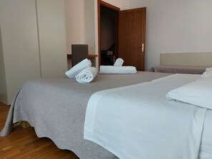 3 chambres, fer et planche Ă repasser, lit parapluie, Wi-Fi gratuit