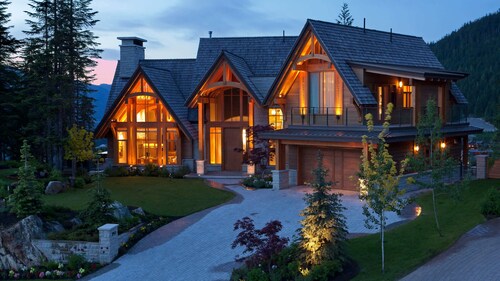 Mountain chalet w/ ski access & hot tub