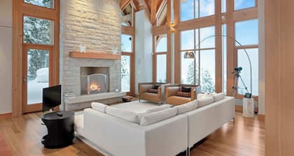 Luxury chalet w/ pool, AC & media