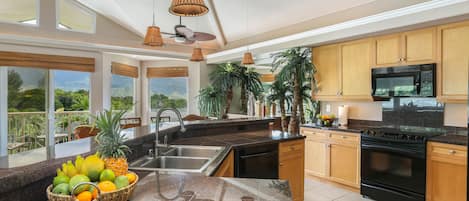 Køleskab, mikrobølgeovn, ovn, kogeplade