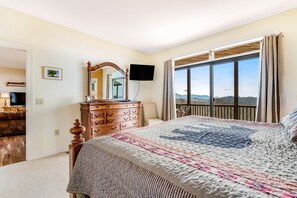 2 bedrooms, iron/ironing board, Internet, bed sheets