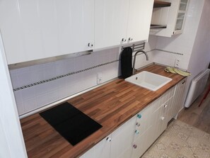 Fridge, microwave, dishwasher, coffee/tea maker