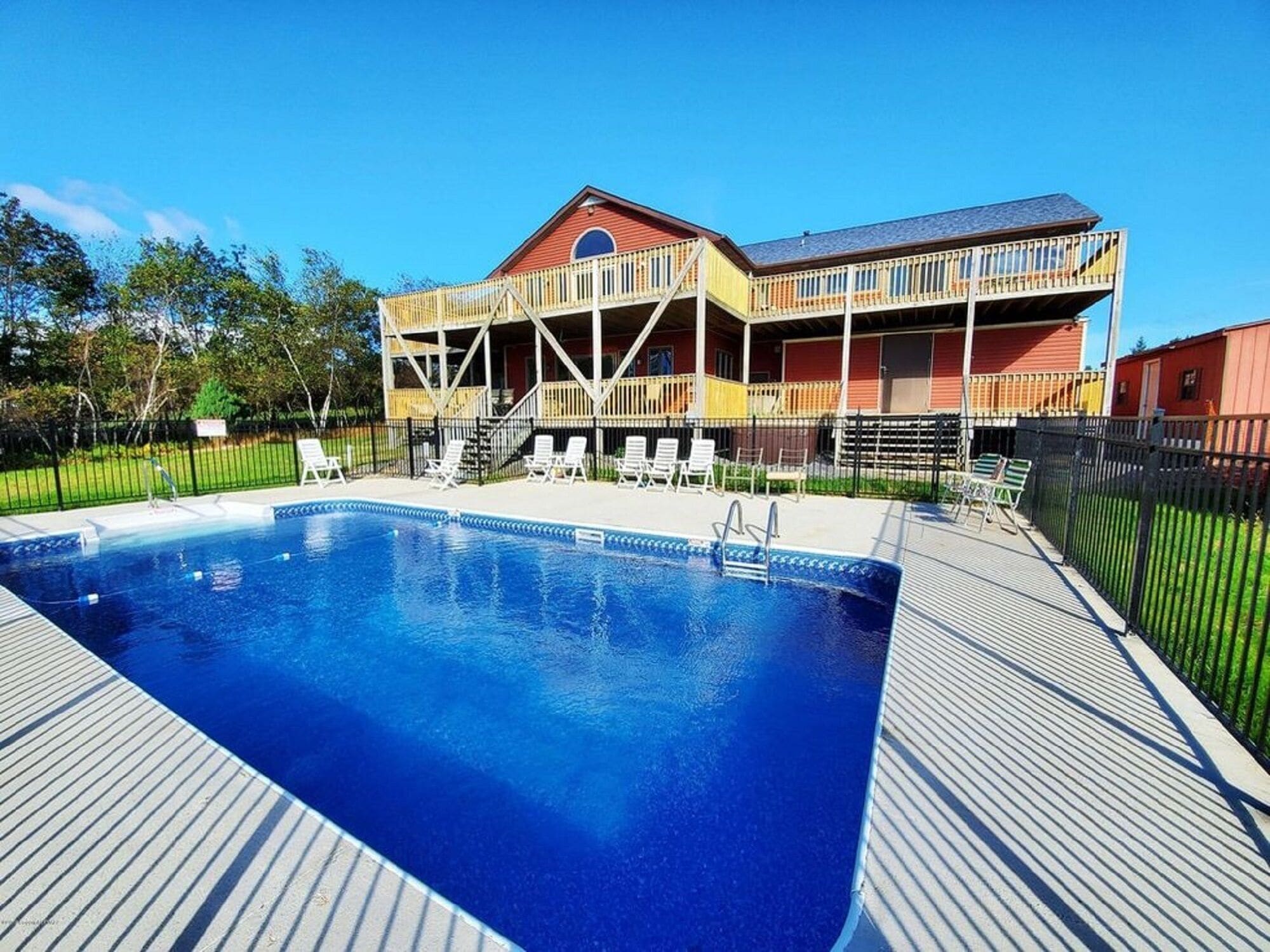 Monthly Only--HUGE house w BREATHTAKING 100 mile views Onsite Pool/Hot Tub/Sauna