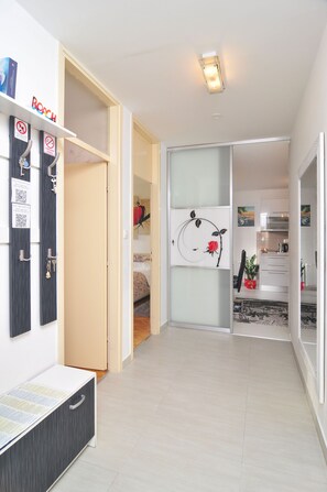 2 soverom, strykejern/-brett, reiseseng for barn og wi-fi (inkludert)