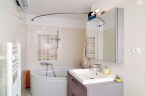 Combined shower/tub, hair dryer, towels, soap
