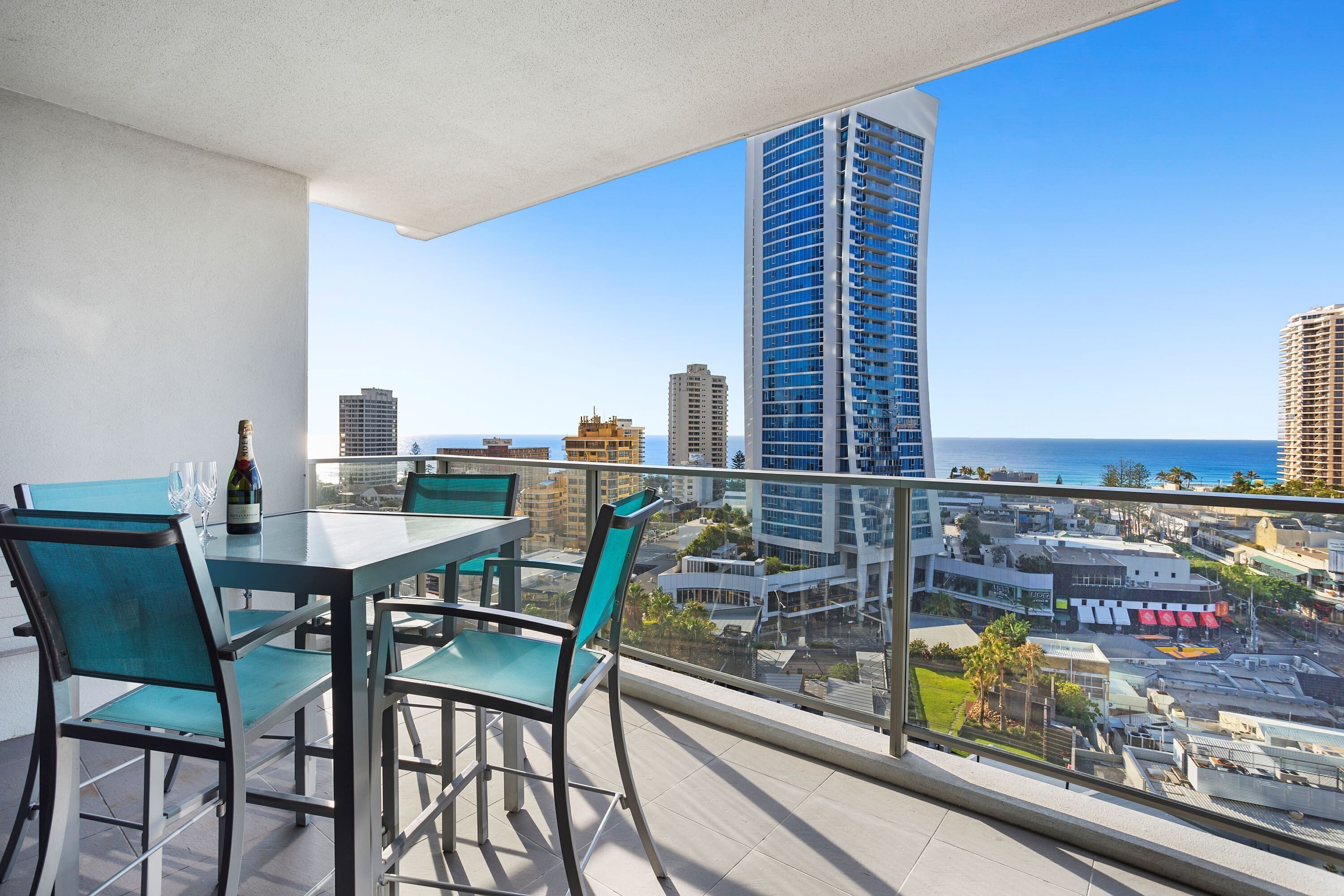 Circle on Cavill Ocean & River Views — image 9