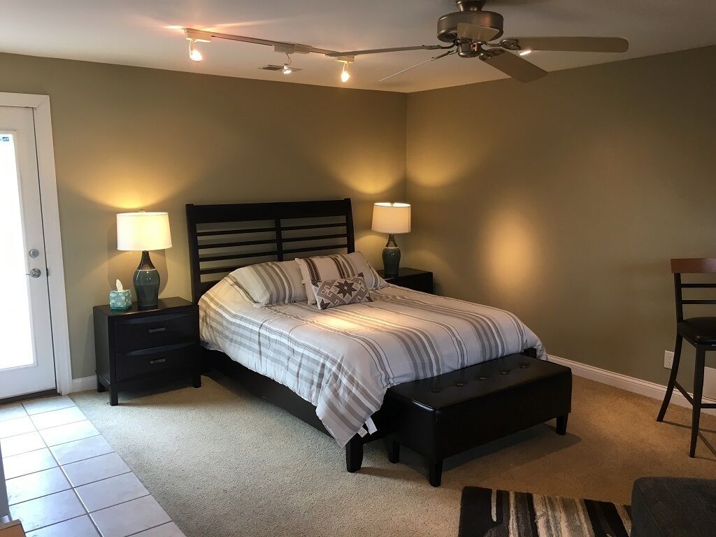 Cute and cozy studio apt located 1/2 mile from Lake Michigan.
