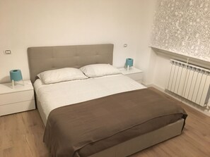 1 soverom, strykejern/-brett, reiseseng for barn og wi-fi