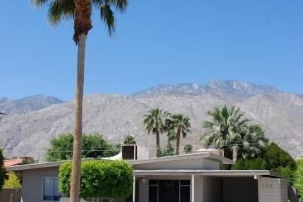 Escape & enjoy a quiet, tranquil place to rest & recharge in sunny Palm Springs!