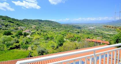 Casa Imma B: A welcoming apartment situated in a quiet location, a few minutes from the town center, with Free WI-FI.
