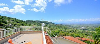 Casa Imma B: A welcoming apartment situated in a quiet location, a few minutes from the town center, with Free WI-FI.