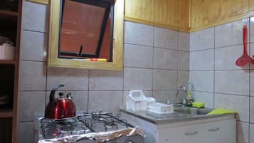 Cabaña familiar | Cocina privada | Refrigerador con congelador, microondas, horno y parrilla de estufa