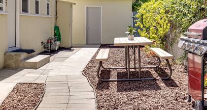 Upea ja uusittu puutarha-asunto Valley Villessa.