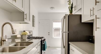 Upea ja uusittu puutarha-asunto Valley Villessa.