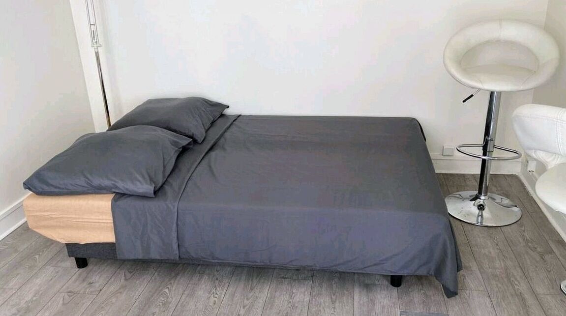 Schreibtisch, WLAN, Bettwäsche