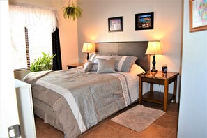 6 Schlafzimmer, Zimmersafe, Schreibtisch, Bügeleisen/Bügelbrett