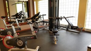 Fitness facility - Large 2Bdrm/2BA apt, Village cntr, AC, hot tub, fitness cntr, sleeps 7,sec.prkng (Whistler)