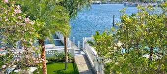 Waterfront 4-Bed 3-Bath Condo @ Bayfront Suites - CLEANING FEE INCLUDED