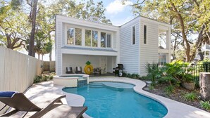 A modern house with a swimming pool, outdoor seating, and a barbecue area. - Direct Ocean Front, Private Pool, 100 steps to Lighthouse (St Simons Island)