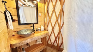Shower, hair dryer, towels, shampoo