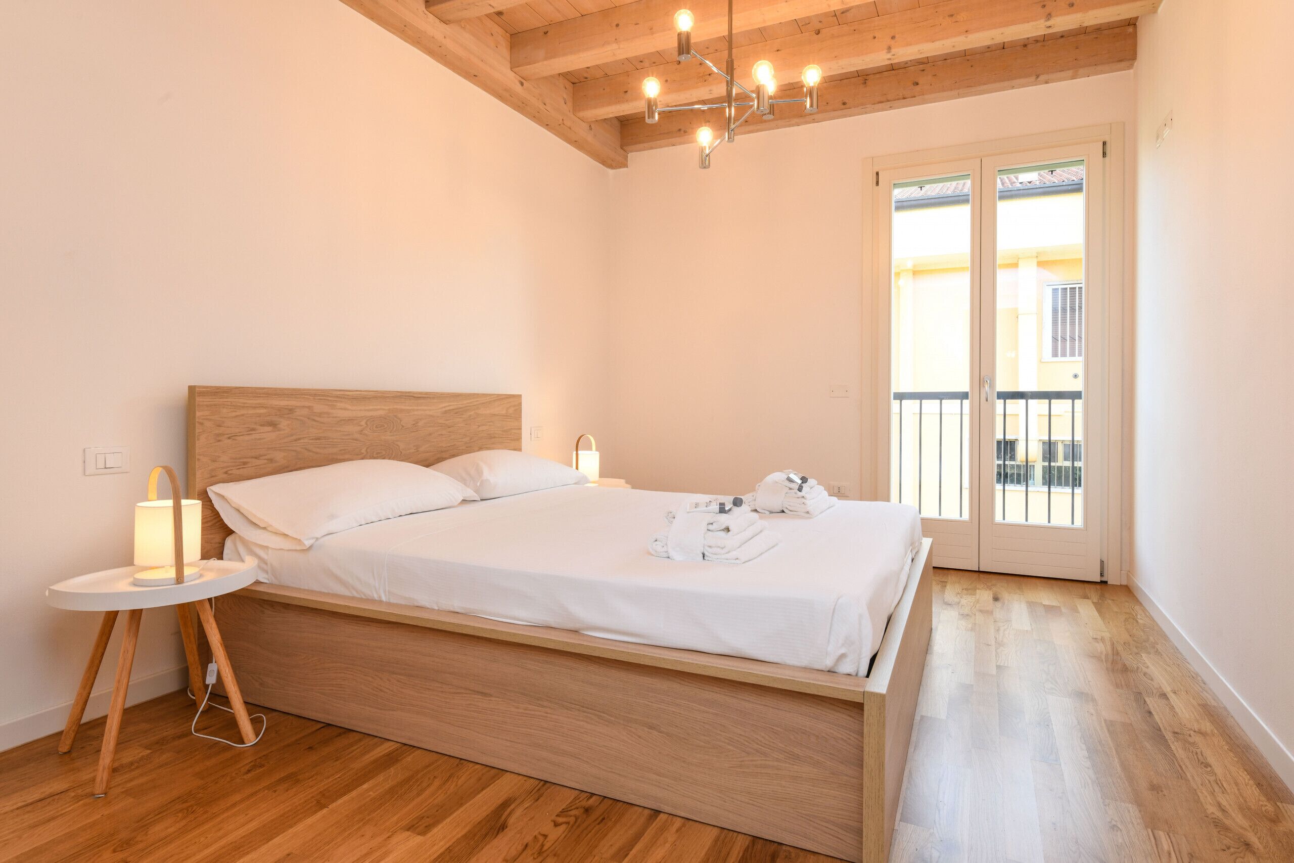 2 bedrooms, iron/ironing board, free WiFi