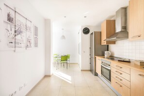 Réfrigérateur, micro-ondes, four, lave-vaisselle