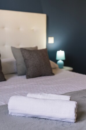 2 chambres, fer et planche à repasser