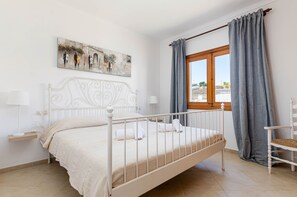 4 bedrooms, iron/ironing board, travel cot, free WiFi