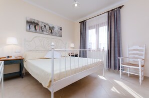 4 bedrooms, iron/ironing board, travel cot, free WiFi