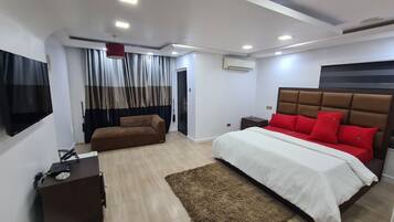 Signature Apartment, 4 Bedrooms | Premium bedding, memory-foam beds, individually decorated