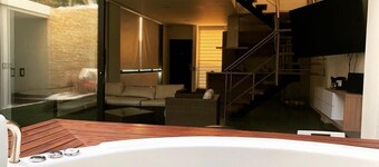 Apartasol with Private Jacuzzi near San Jerónimo and Santafe