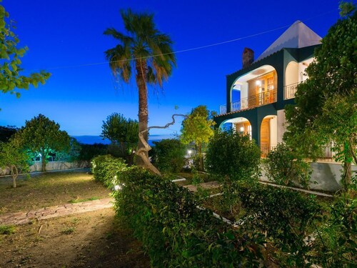 3 makuuhuoneen rauhallinen huvila - "Villa Marianna B"