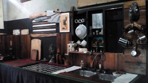 Eco-Rustic Museum House & Art Stage between two beaches